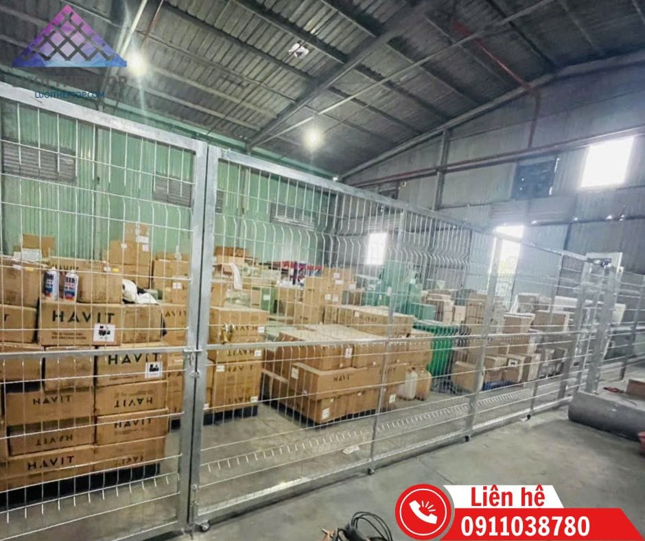 Các module hàng rào mạ kẽm được gia công đồng bộ giúp việc lắp đặt diễn ra nhanh chóng
