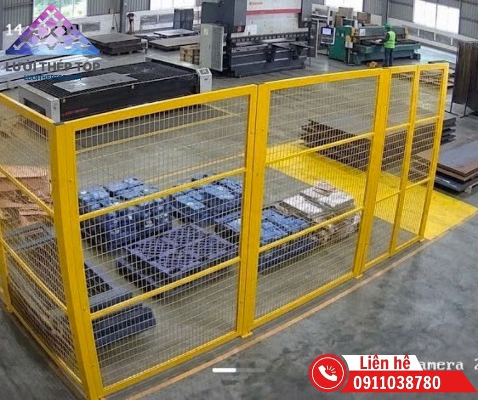 Vách lưới ngăn kho cố định khung thép hộp sơn màu vàng cảnh báo