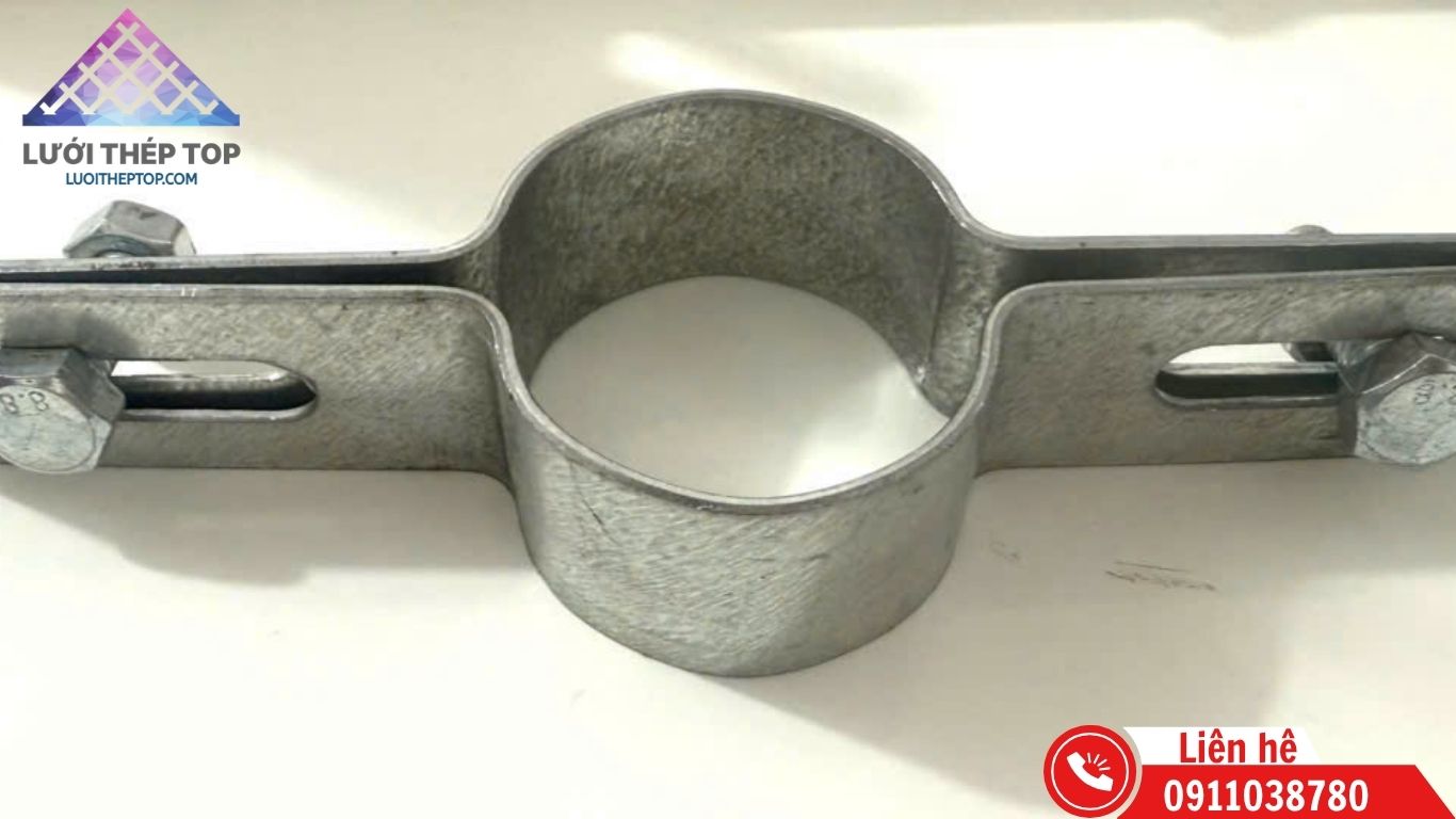 Bát liên kết hàng rào lưới thép hàn tại xưởng