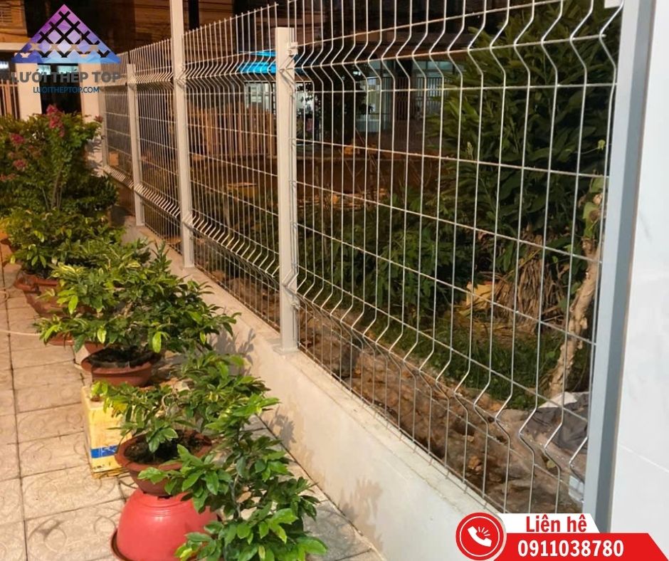 Trụ vuông bắt hàng rào lưới thép