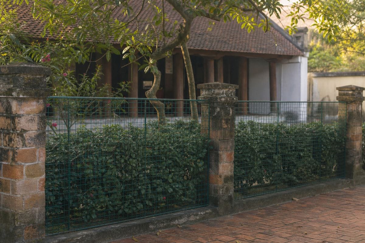 Hàng rào lưới thép hàn nhà vườn phong cách Bắc Bộ