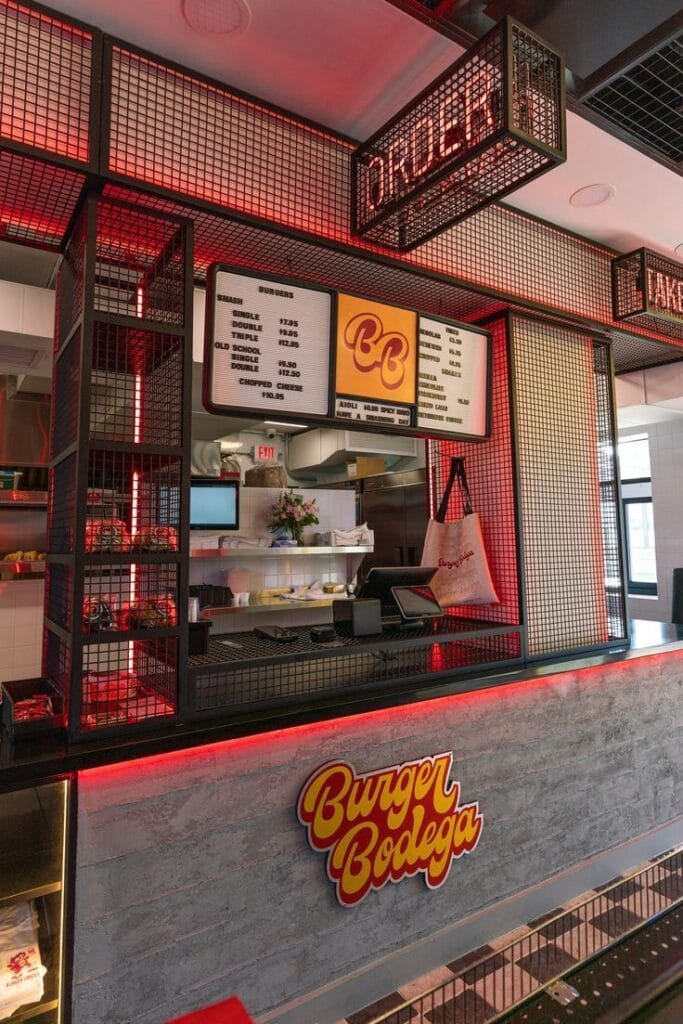 Ý tưởng hàng rào lưới thép hàn cho quầy bar quán cafe